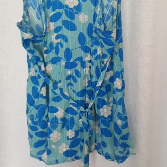 Super cute empire waist, tie back top - Picture 4 of 4